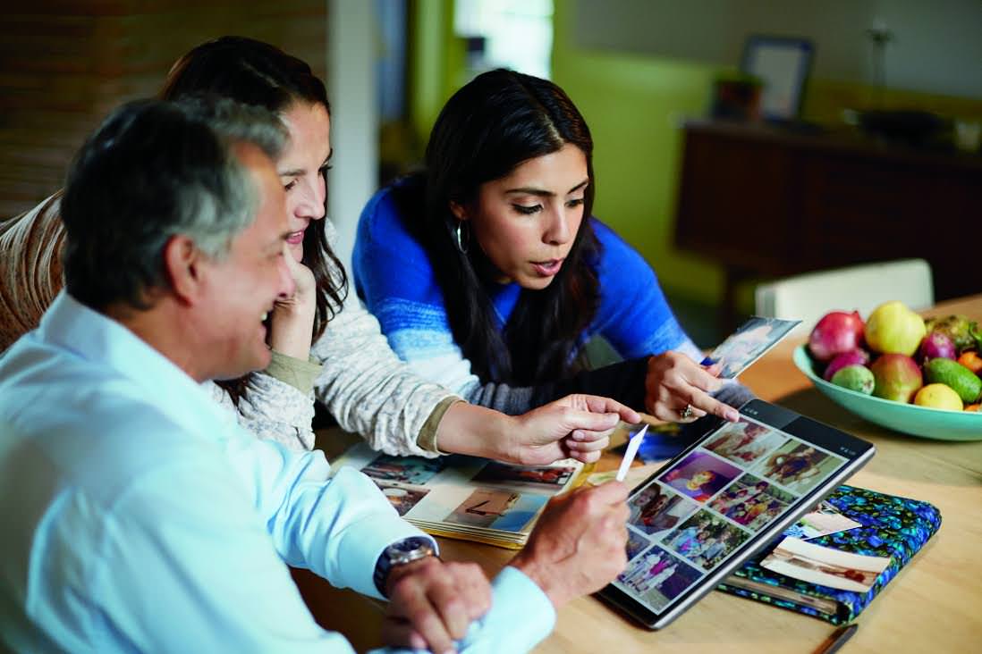 Tres razones para que los abuelos usen tecnología