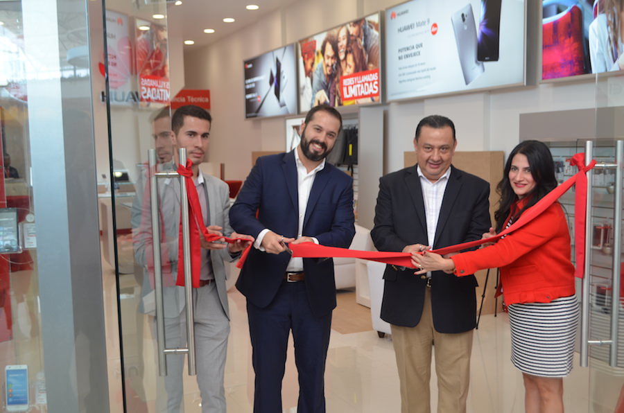 Huawei y Claro tienda