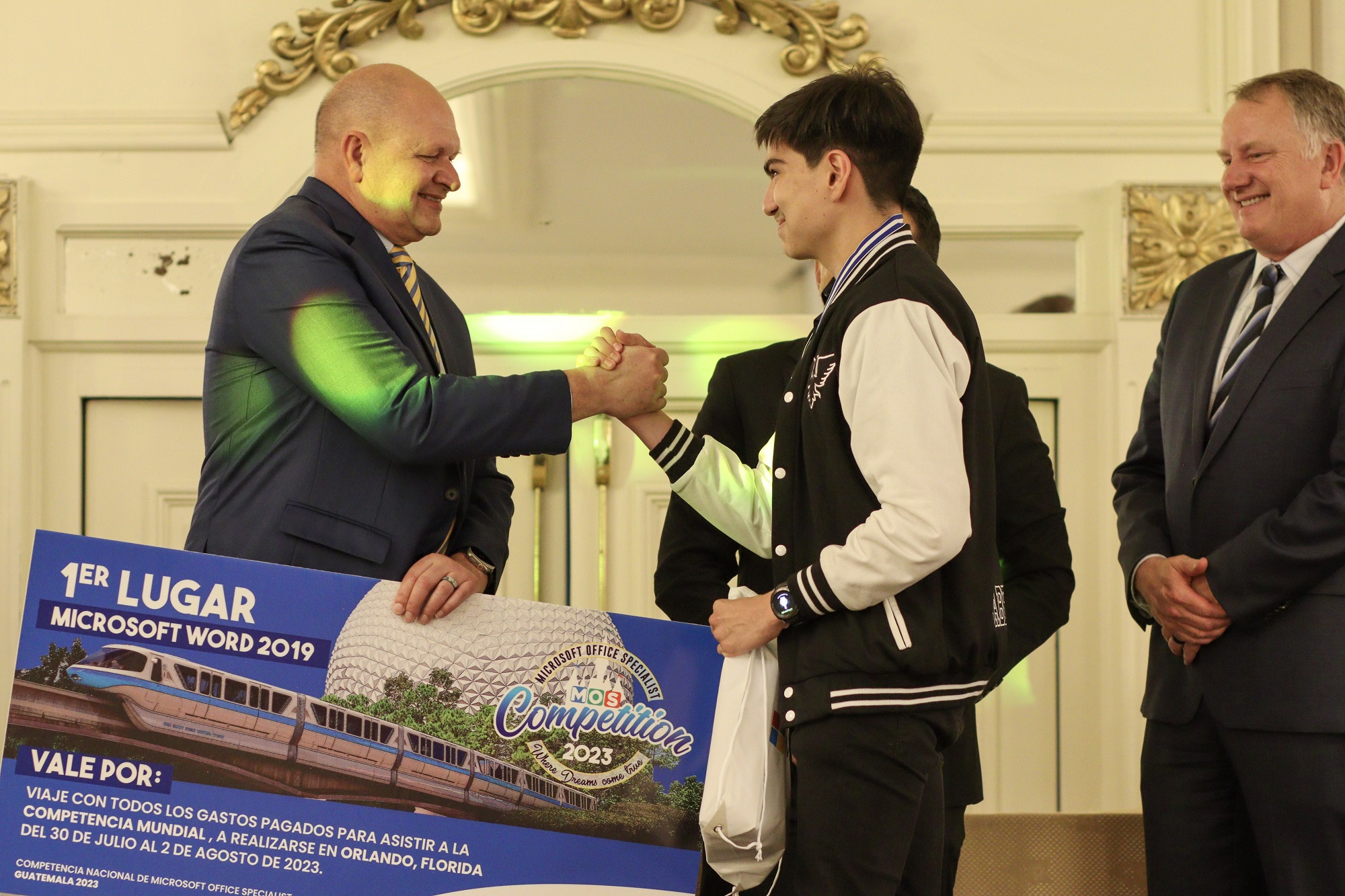 Estudiantes representarán a Guatemala en la Competencia Mundial Microsoft Office Specialist